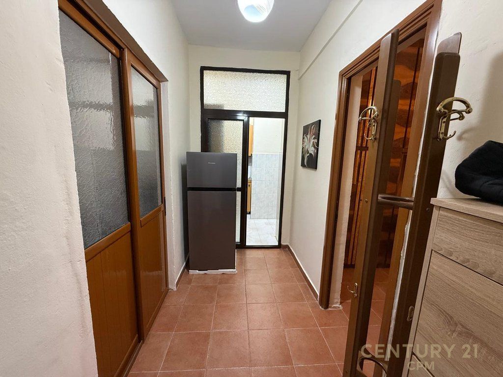APARTAMENT 1+1 ME QIRA PRANE GARDES  NE TIRANE TE RE