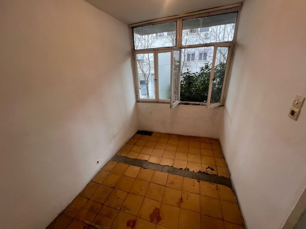 Apartment 1+1 for sale behind Globe center, needs renovation