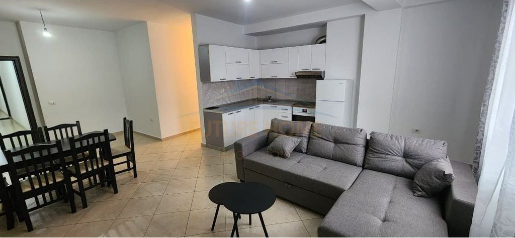 Affitto, Appartamento 2+1, Palazzi Cabej, Yzberisht