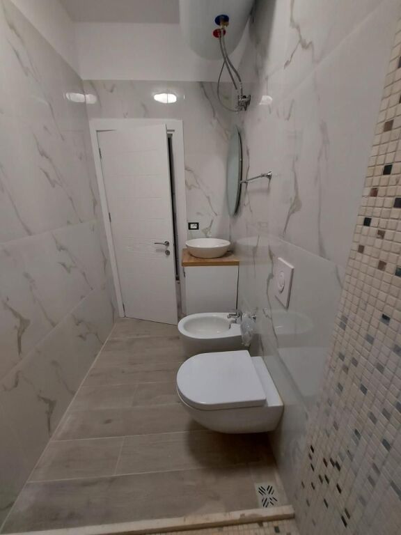 Shitet apartament 1+1 Shkolla Bajram Curri 95.000 Euro