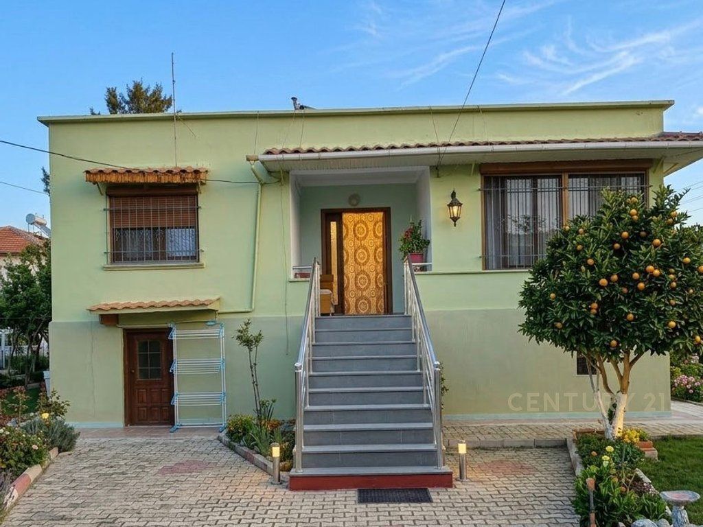Shtëpi Private 3+1 me Oborr në Kamëz! 100,000 € Sip. Totale  317m2