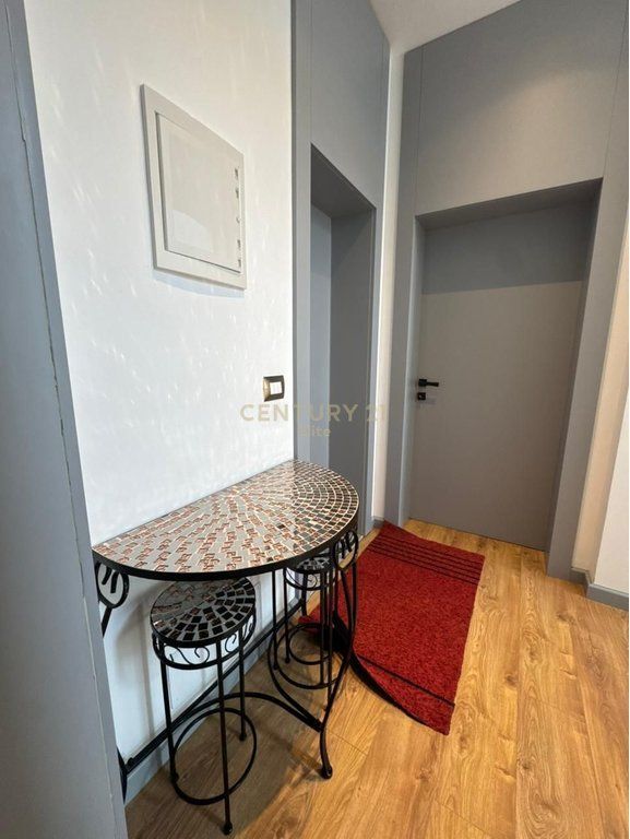 Shitet Vilë 2-Katëshe në Farkë, pranë Liqenit – Zonë Elitare