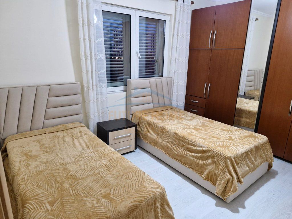 Shitet apartament 3+1+2, Porcelan , Pran UET Tirane
