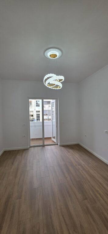 Via Bardhyl Appartamento 2+1 in vendita sul lato  
