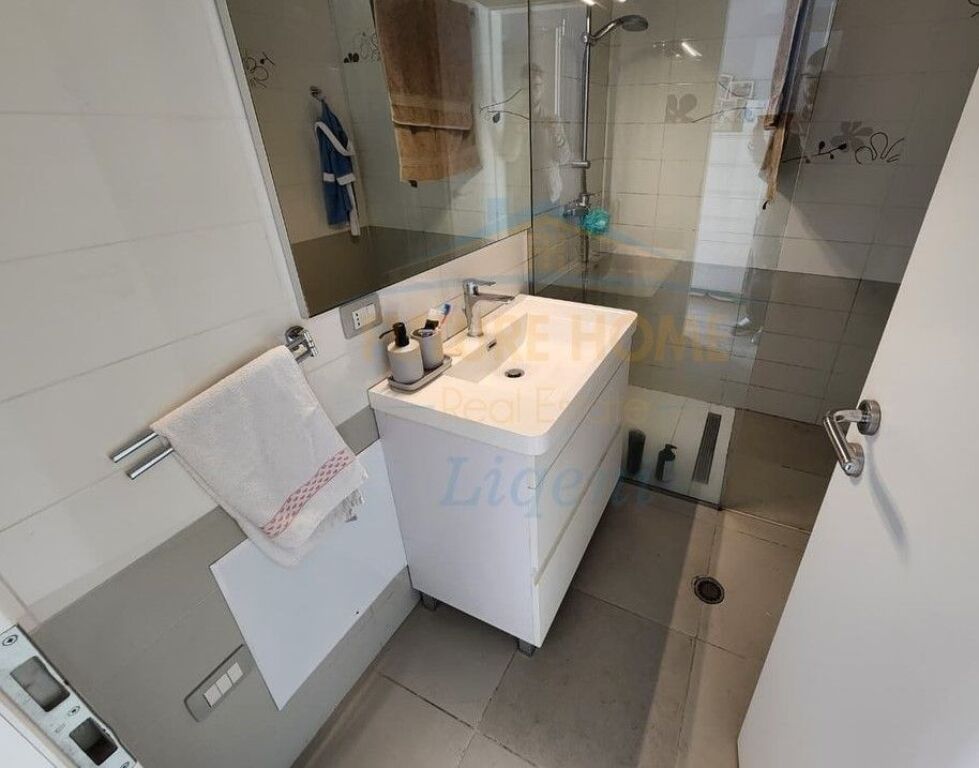 Shitet, Apartament 3+1+Post Parkimi, Liqeni i Thatë, Tiranë.