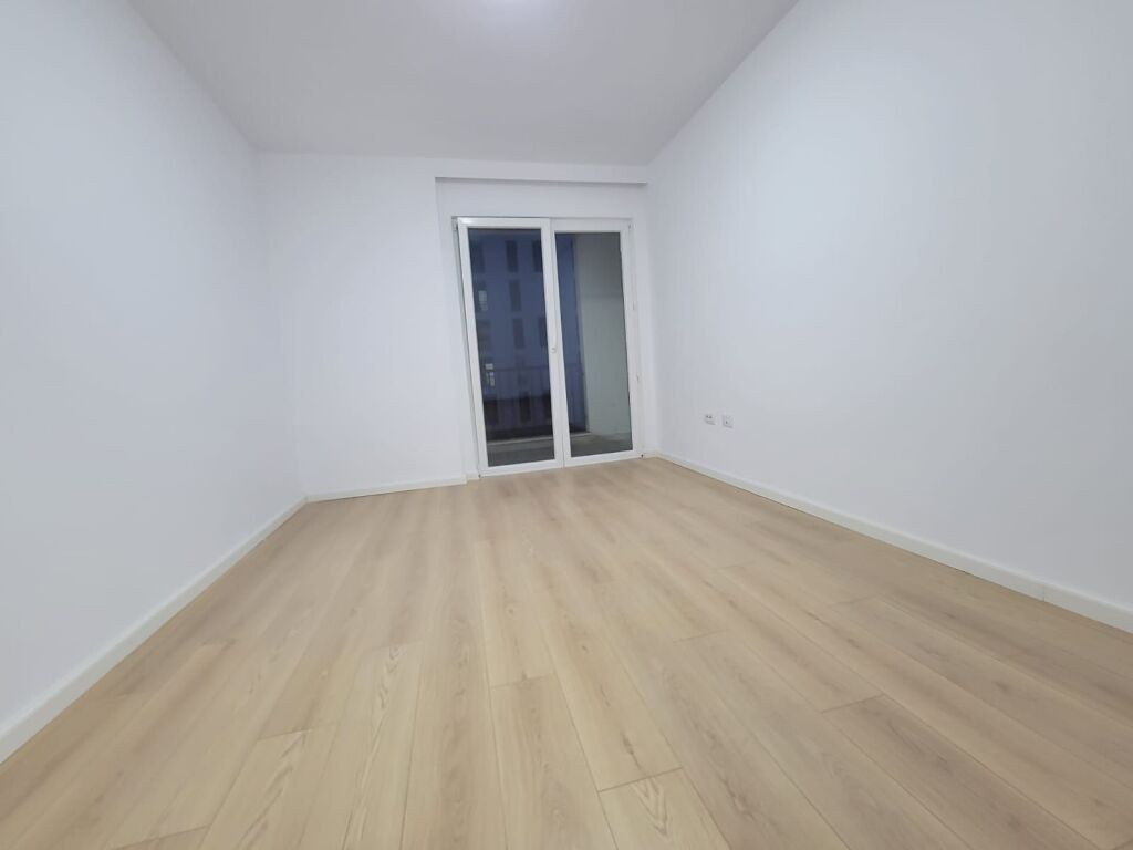 Apartament 2+1+2+Parkim me qera Kombinat