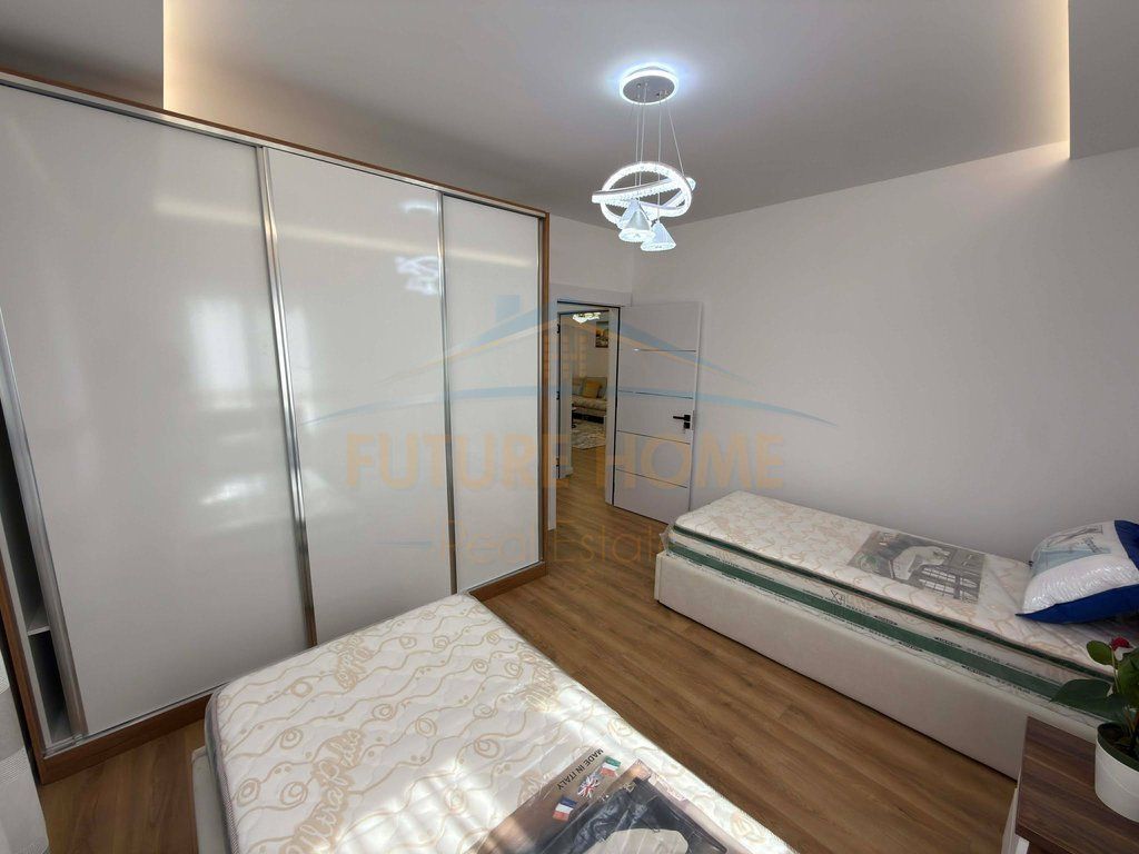 Shitet, Apartament 2+1+2, Pallati me Shigjeta - Pamja 6