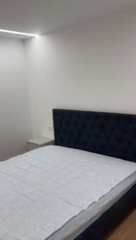 Jepet me Qera Apartament komod 1+1 tek Rruga Naim Frashëri tek Mozaiku tek Zogu i Zi vetëm 500 mijë lekë/muaj!,
