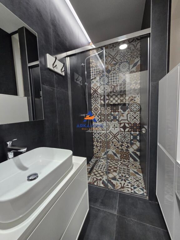 AFFITTASI APPARTAMENTO 2+1+BALCONE "COMPLESSO DELIJORGJI" 120.000 LEKE