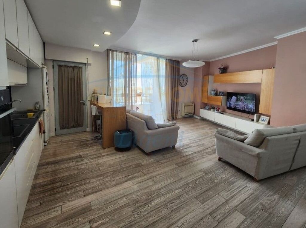 Shitet, Apartament 3+1+Post Parkimi, Liqeni i Thatë, Tiranë.