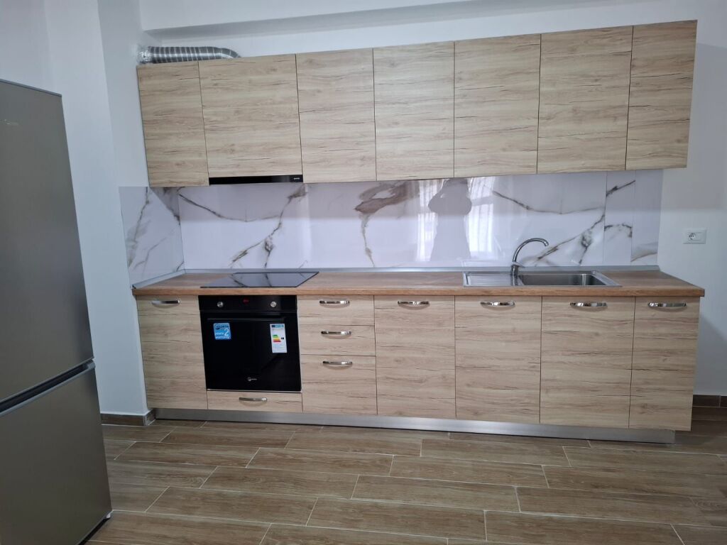 Affittasi appartamento 2+1, via 5 Maj, vicino ai palazzi del Comune