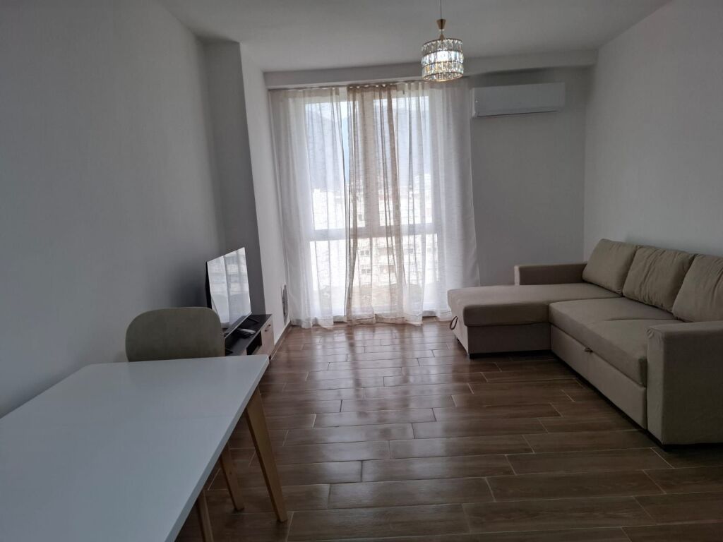 Affittasi appartamento 2+1, via 5 Maj, vicino ai palazzi del Comune