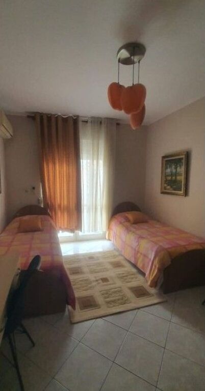 Appartamento 2+1+2 in Affitto a Brryl, Tirana