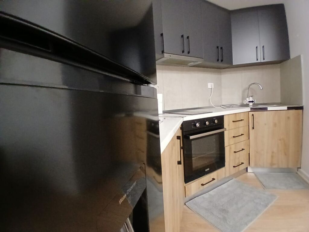 Appartamento 1+1 in affitto nella zona dell'ex Blloku vicino alla scuola "Edit Durham"