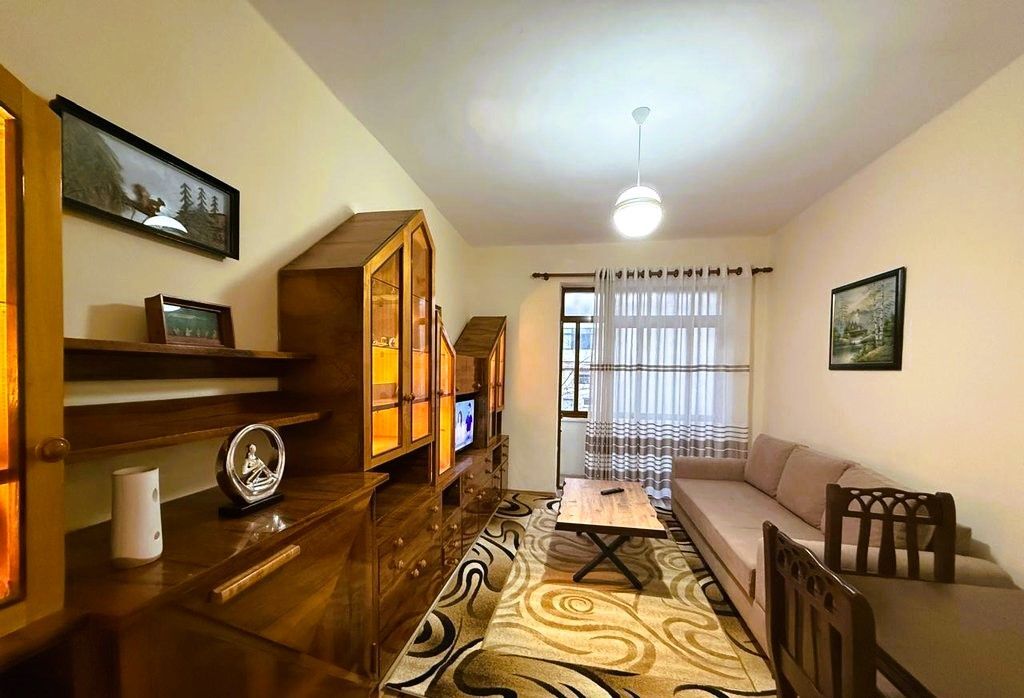 APARTAMENT 1+1 PER QIRA TIRANA E RE PRANE GARDES