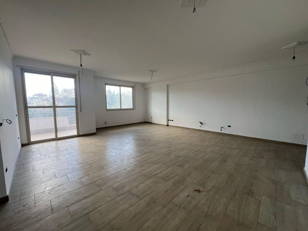 Prezzo ridotto! Appartamento 3+1+2, Komuna e Parisit!!! Da 320K a 300K!!!
