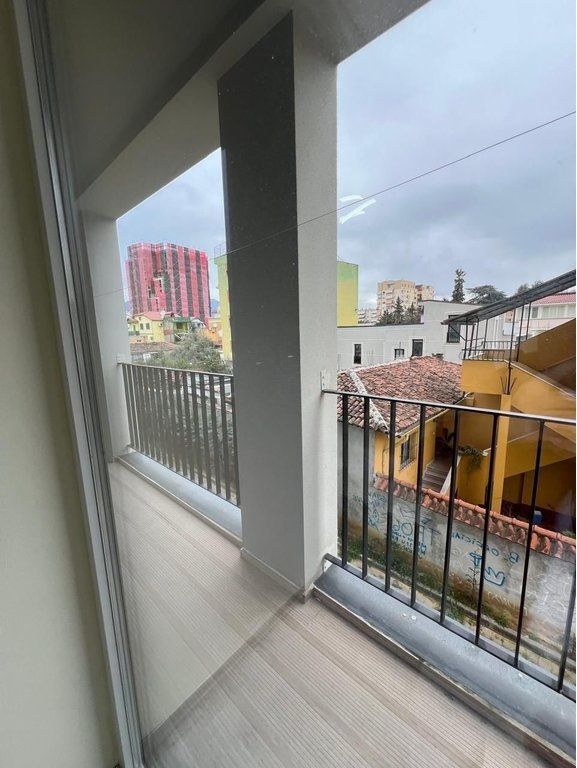 RRUGA RIZA CEROVA, SHESIM APARTAMENT 1+1+POST PARKIMI