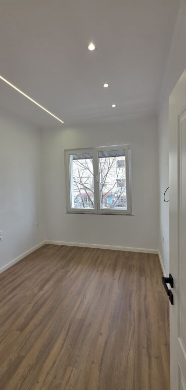 Via Bardhyl Appartamento 2+1 in vendita sul lato  