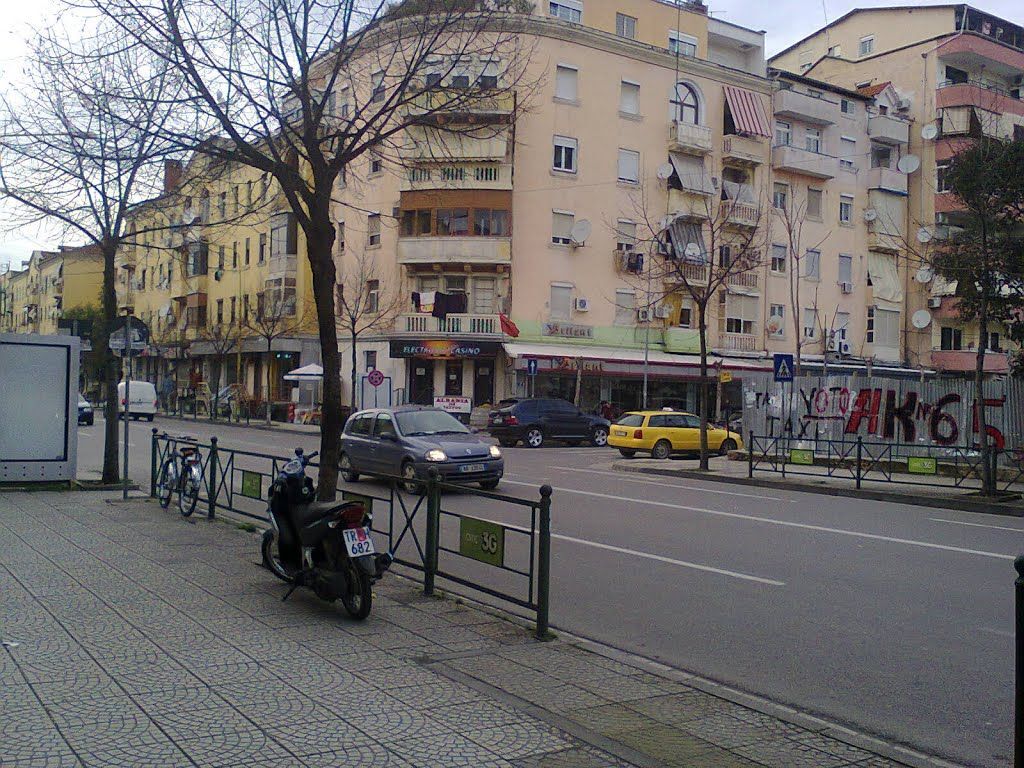Locale commerciale in affitto su strada principale