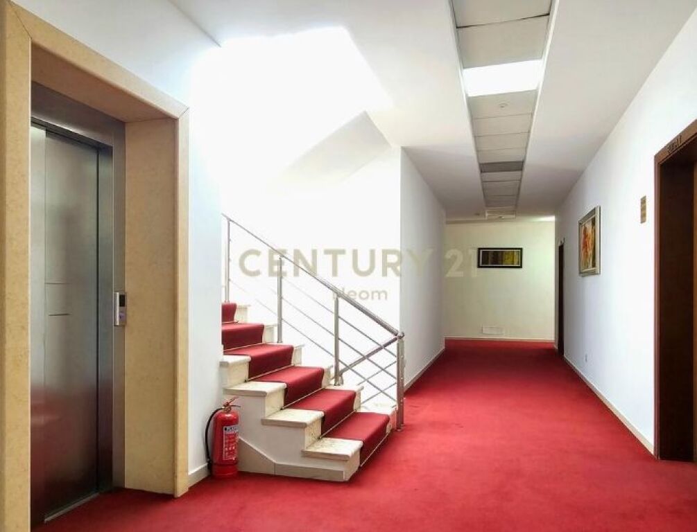 Edificio commerciale in affitto – spazio ampio e flessibile