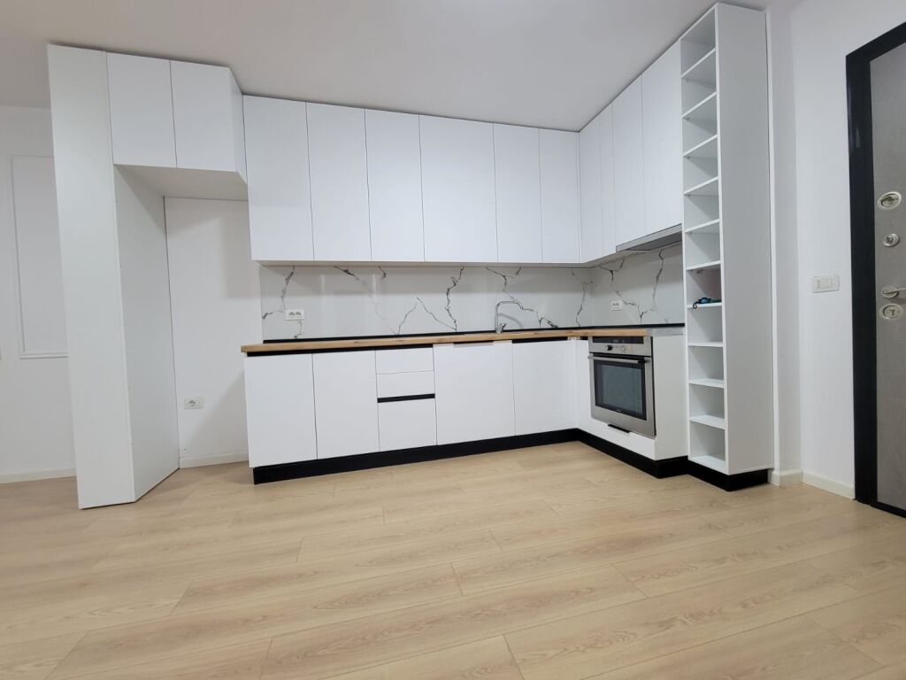 Apartament 2+1+2+Parkim me qera Kombinat