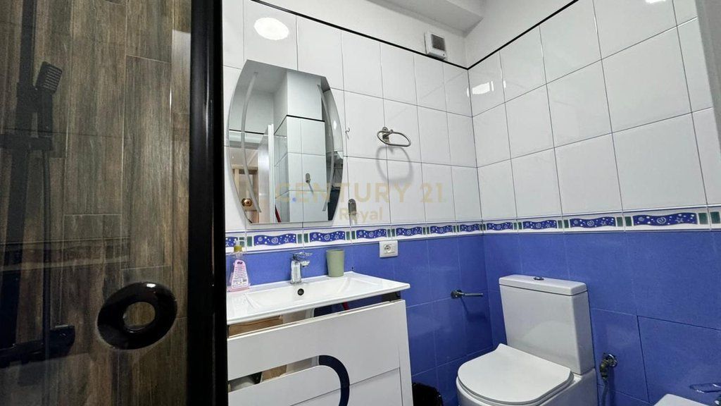Appartamento 2+1 in affitto vicino al Liceo Petro Nini Luarasi, Tirana - 81m²