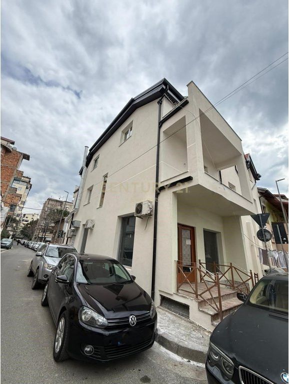 BLV.BAJRAM CURRI, RESTORANT PER QIRA 2,000 € /Muaj Sip. Totale  84m2