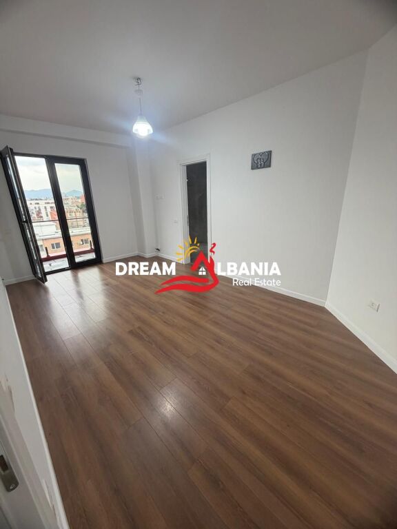 Jepet Ambient Biznesi me Qera Tek Kompleks Arlis ( ID 42611412 )