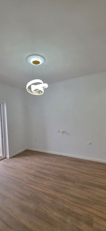 Appartamento 2+1 in Vendita Vicino a Via Bardhyl