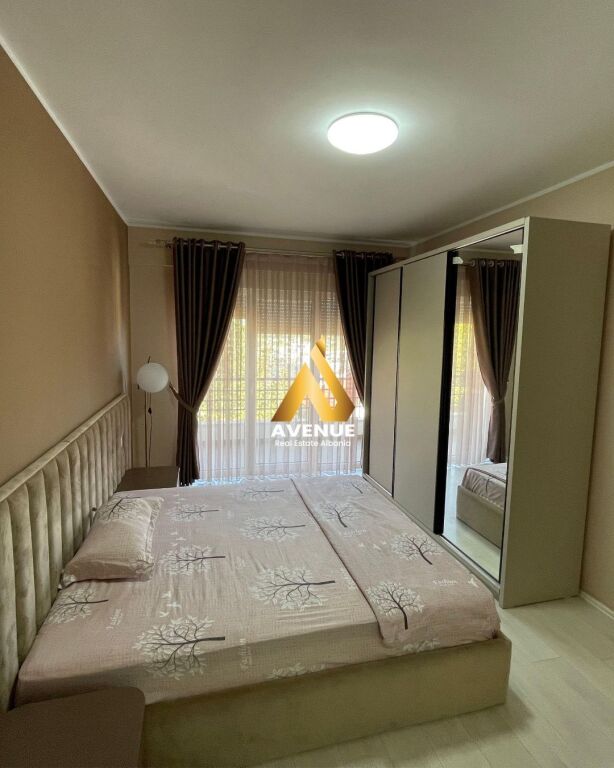 JEPET ME QERA APARTAMENT 3+1+2, LIQENI I THATË, TIRANË