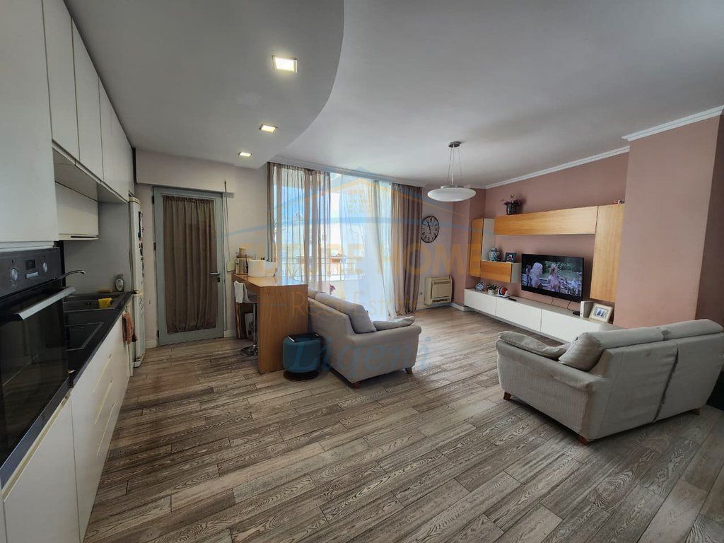 Shitet apartament 3+1+post parkimi , Liqeni i thate 138m2