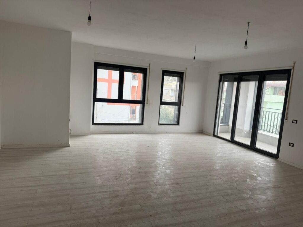 Zyre Me Qera 2+1+2 tek Bulevardi i Ri (ID BZ2887) Tirane