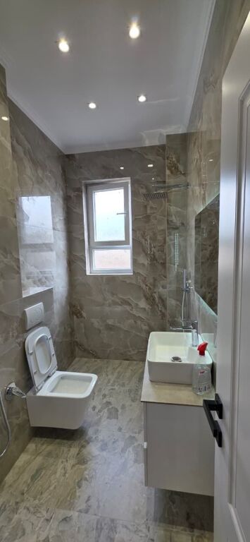 Appartamento 2+1+balcone in vendita 📌Via Bardhyl, sulla strada principale