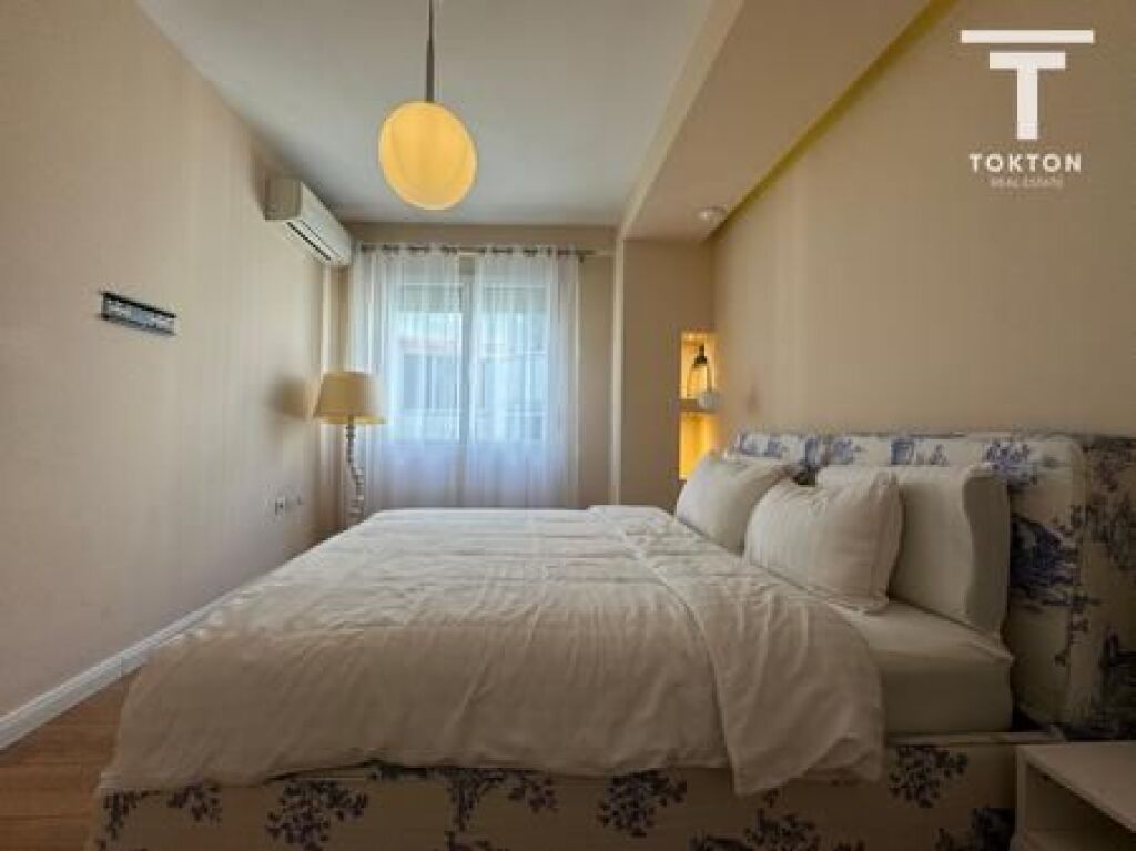 QIRA, APARTAMENT 2+1, RRUGA E KAVAJËS, BLLOKU I AMBASADAVE, TIRANË