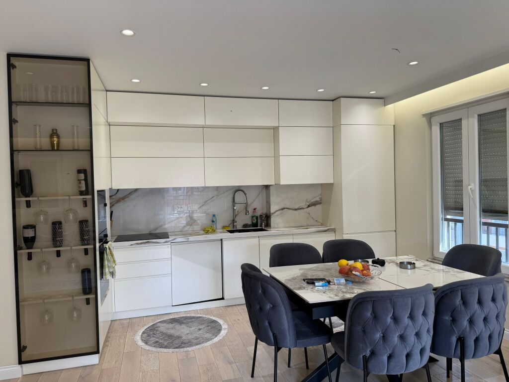 ASTIR APARTAMENT 2+1+2 PER SHITJE!