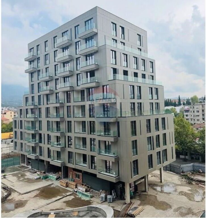 Dyqan ne shitje , Goden Gate Residence