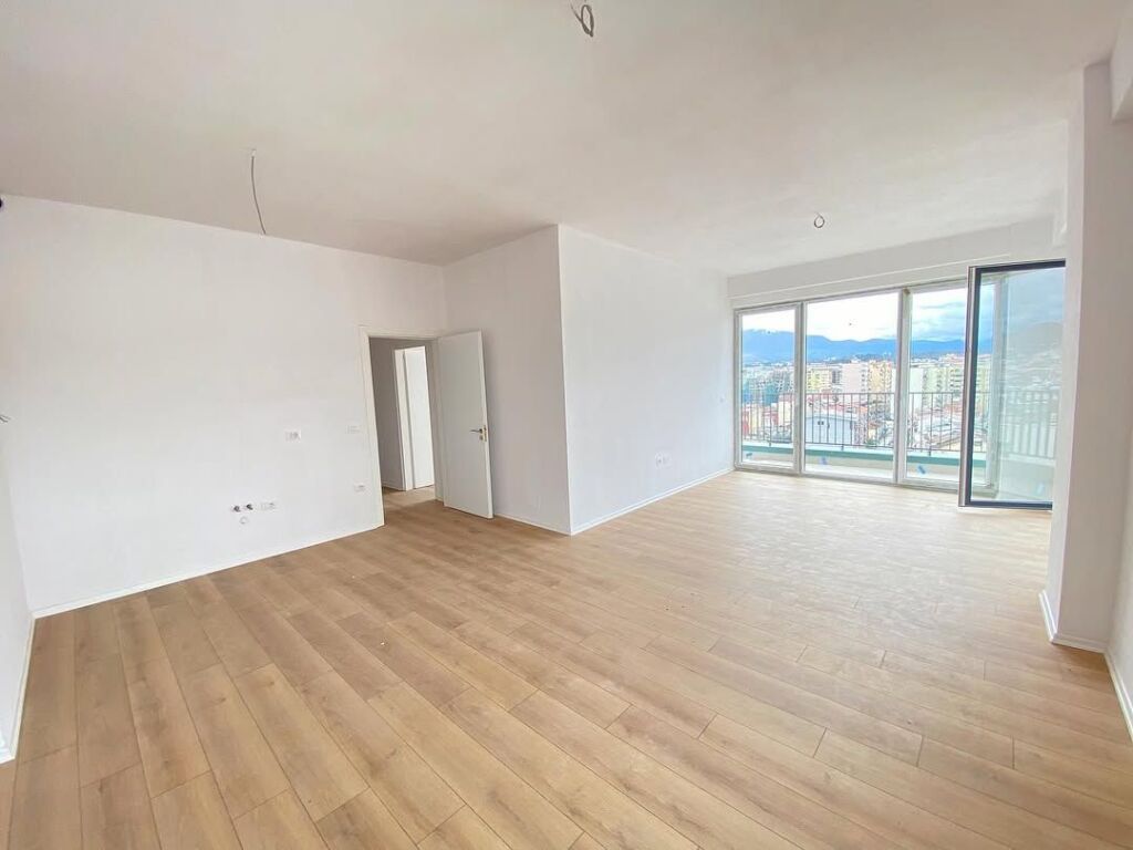 Shitet apartament 3+1📍Komuna e Parisit