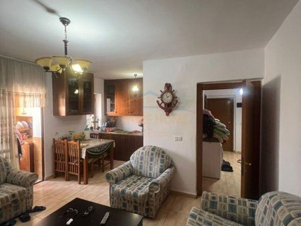 For sale, Apartment 3+1, Karl Gega Street, Tirana