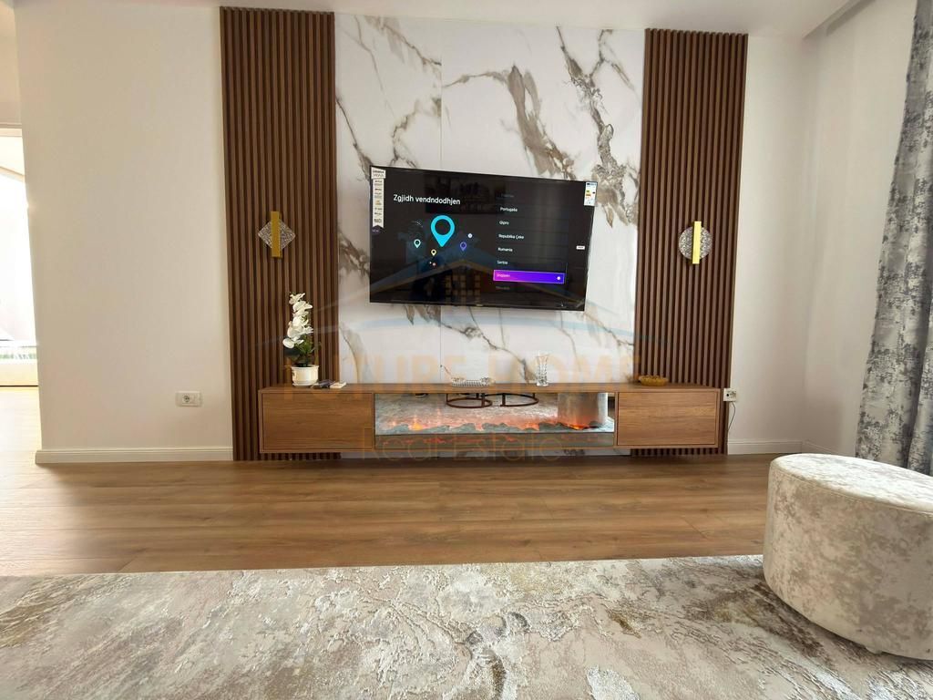 Shitet, Apartament 2+1+2, Pallati me Shigjeta - Pamja 2