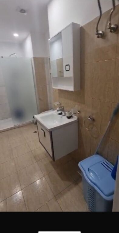 Apartament me qera 1+1