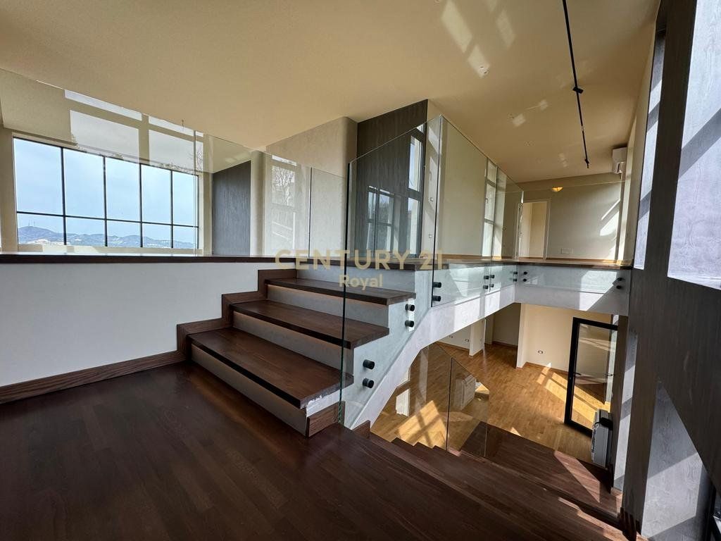 VILLA IN AFFITTO VICINO A ROLLING HILLS