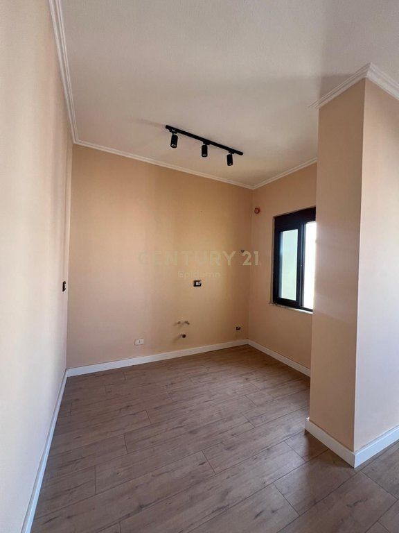 Shitet Apartament 1+1,Ish Rajoni Durres!!