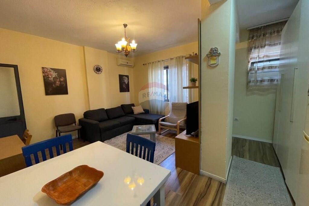 Monolocali in vendita, completamente arredato di fronte a Delijorgji!