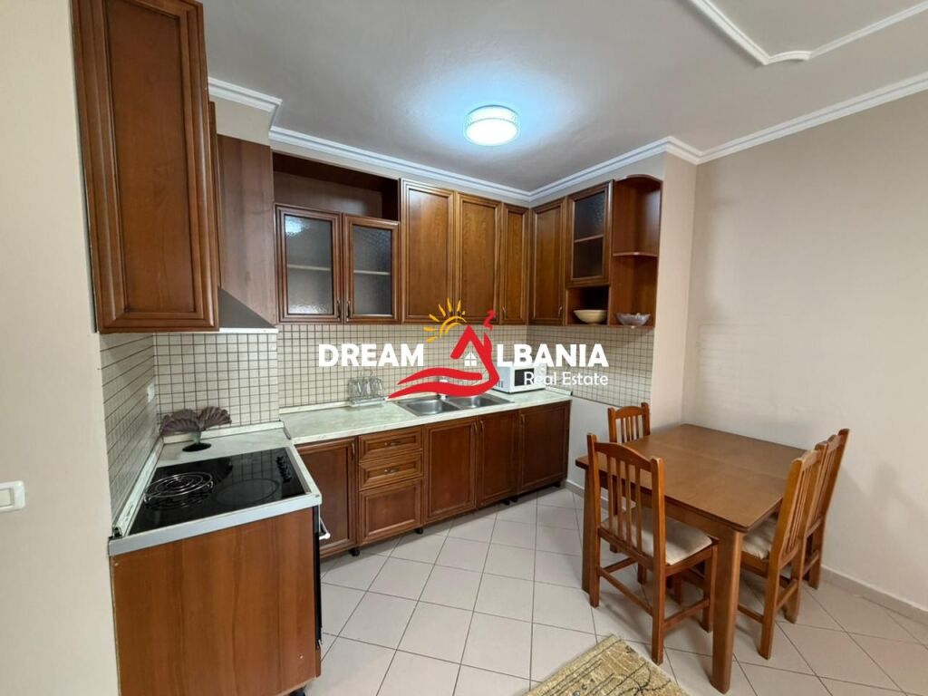 Jepet me qera apartament 1+1 ne Rrugen e Durresit prane Bllokut te Ambasadave (ID 4211047)