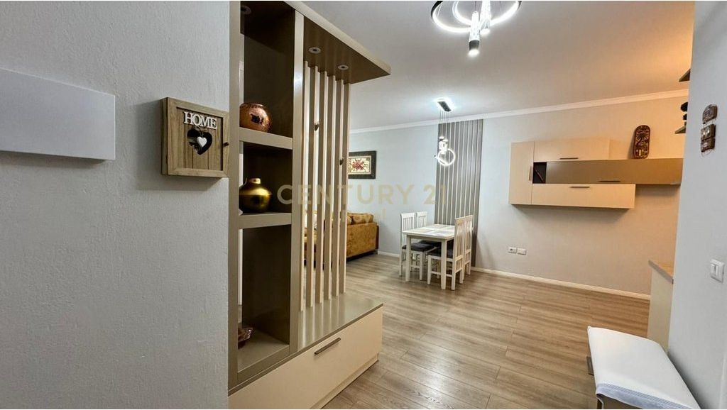 Appartamento 2+1 in affitto vicino al Liceo Petro Nini Luarasi, Tirana - 81m²