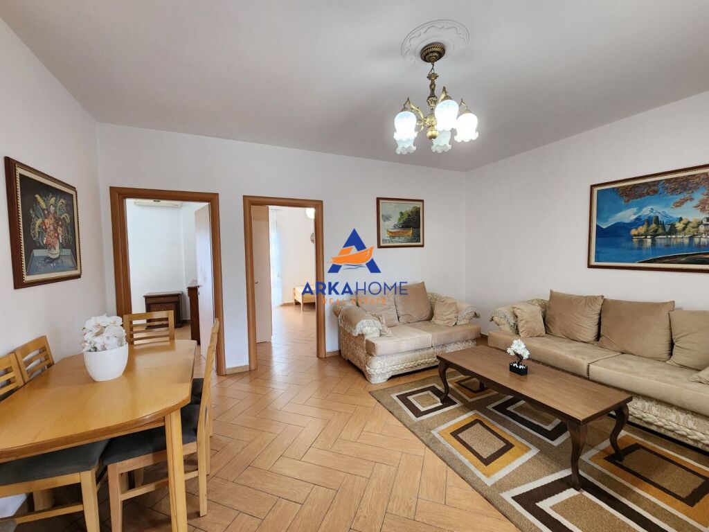 AFFITTASI APPARTAMENTO 2+1+2 BALCONI "INIZIO DELLA STRADA SIRI KODRA VICINO A BLACK DIAMOND" 70000 LEKE