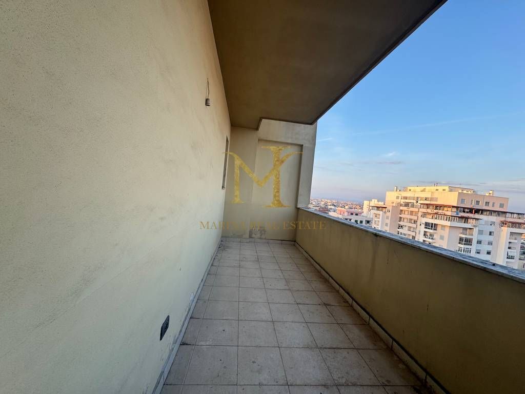 Appartamento 2+1+2 in vendita a Durazzo, Stadio. 3 balconi, 160m2 totali