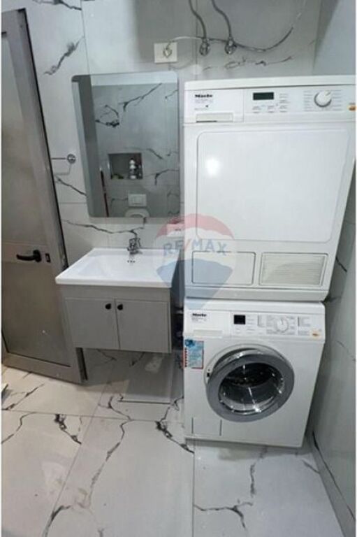 Appartamento - In Affitto - Via delle Barricate, Tirana