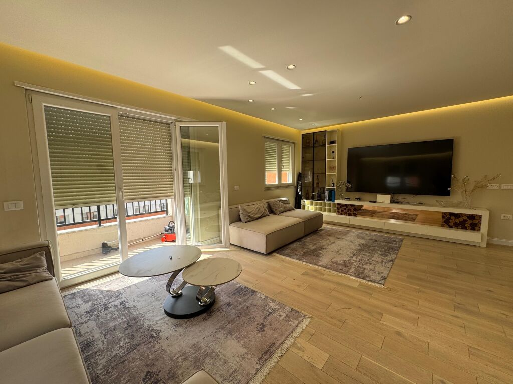 ASTIR APARTAMENT 2+1+2 PER SHITJE!