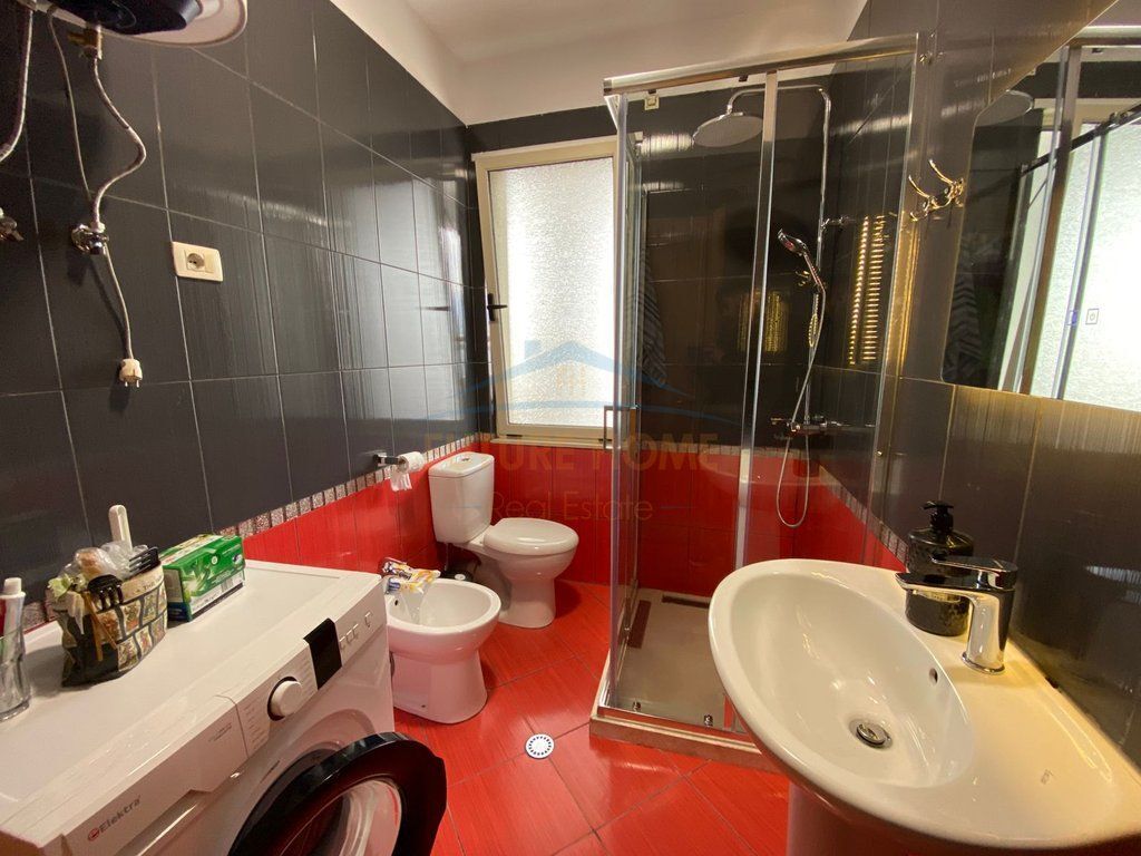 Disponojme Apartament 2+1, Unaza e Re (Pranë Hotel El Sahara)